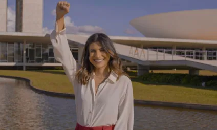 Camila Jara foi eleita deputada federal em 2022; a intenção era concorrer à Prefeitura da Capital este ano. - Foto: Reprodução/ Site da parlamentar