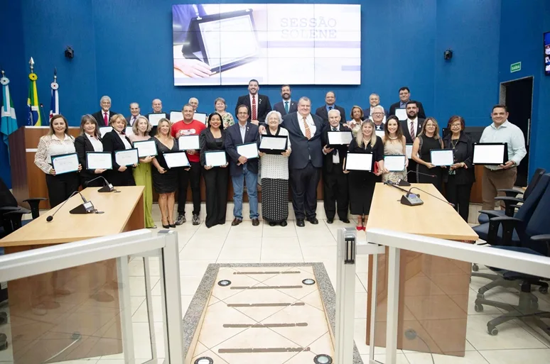 Homenageados em sessão solene nesta semana na Câmara Municipal. - Foto: Divulgação/Assessoria