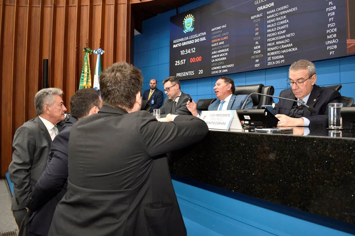 Deputados estaduais durante sessão desta quinta-feira (11). - Foto: Reprodução/ALEMS