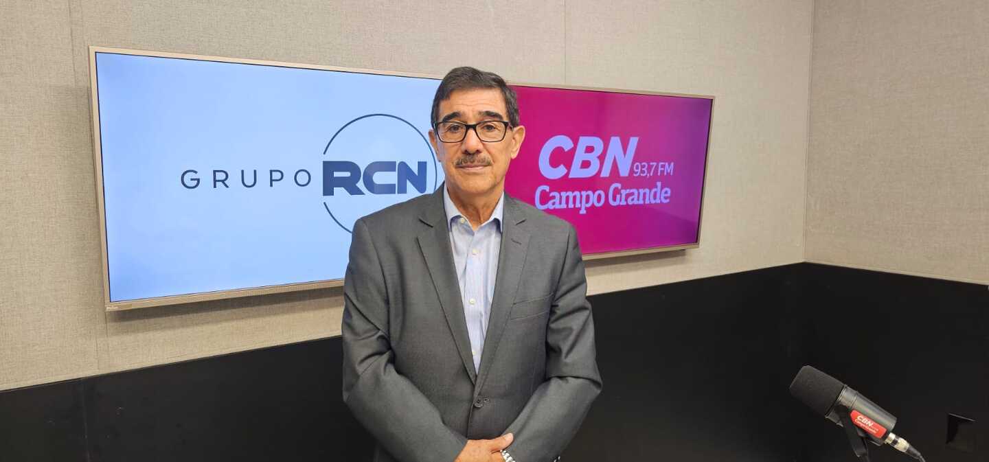 Desembargador Luiz Gonzaga Mendes Marques no estúdio da rádio CBN-CG - Foto: LSSCom/CBN-CG