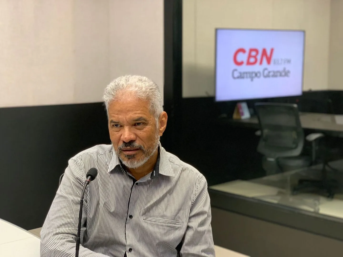 Adilson Trindade durante participação no Jornal CBN CG. - Foto: Duda Schindler/CBN-CG