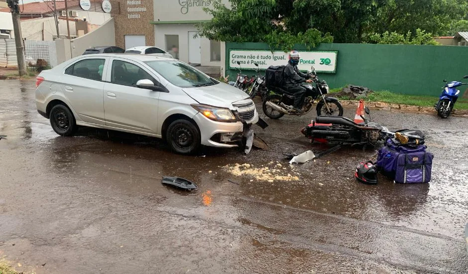 Motoentregadores estão mais vulneráveis aos acidentes graves, segundo a Tenente Lechuga - Foto: Mateus Adriano/CBN CG