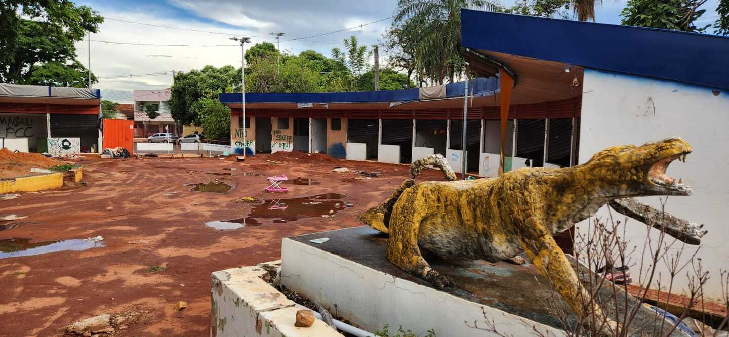 Praça na região central de Campo Grande, ainda sem revitalização. - Foto:Edir Viégas