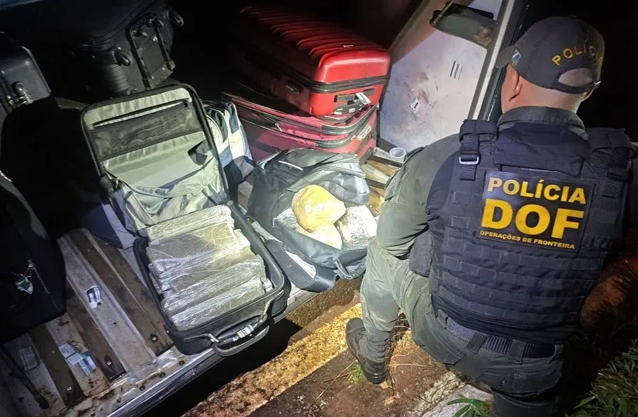 Suspeito teria sido pago para transportar a droga. - Foto: Divulgação/Departamento de Operações de Fronteira