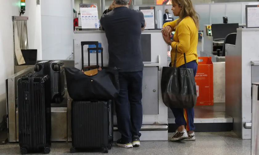 O objetivo visa fomentar a inserção de novos usuários ao modal aéreo e promover a eficiência do setor. - Foto: Reprodução/Agência Brasil