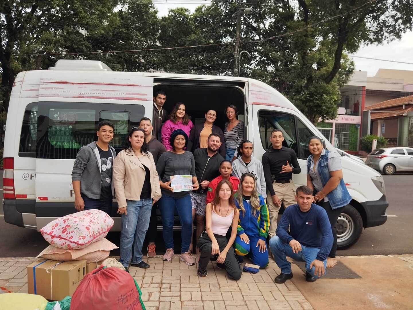 Por volta das 9h30 da manhã, primeira equipe de voluntários saiu de Campo Grande rumo ao RS - Foto: Divulgação