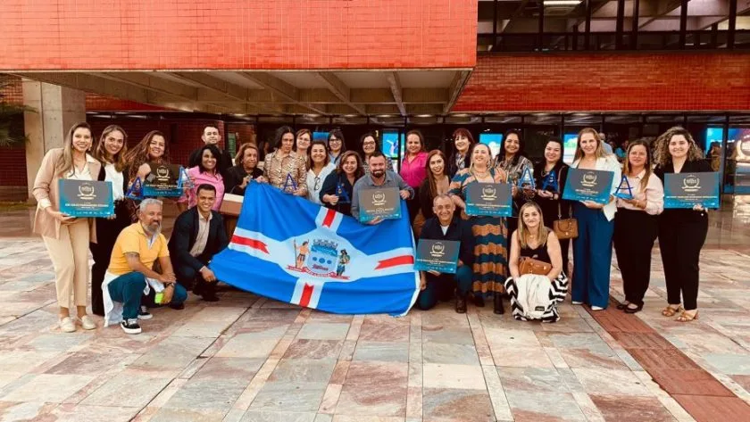 Durante a cerimônia, 30 escolas foram premiadas por obterem os melhores resultados de alfabetização. - Foto: Divulgação/Prefeitura de Três Lagoas