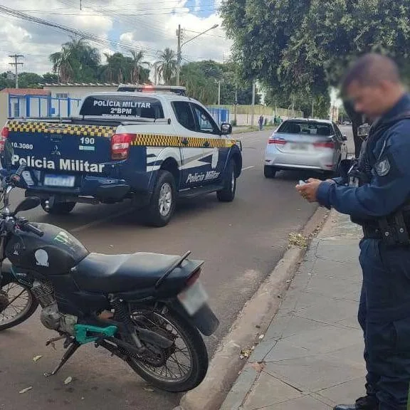 Moto teria sido subtraída na frente do shopping e Polícia Civil irá investigar o caso. - Fotos: Divulgação/Polícia Militar