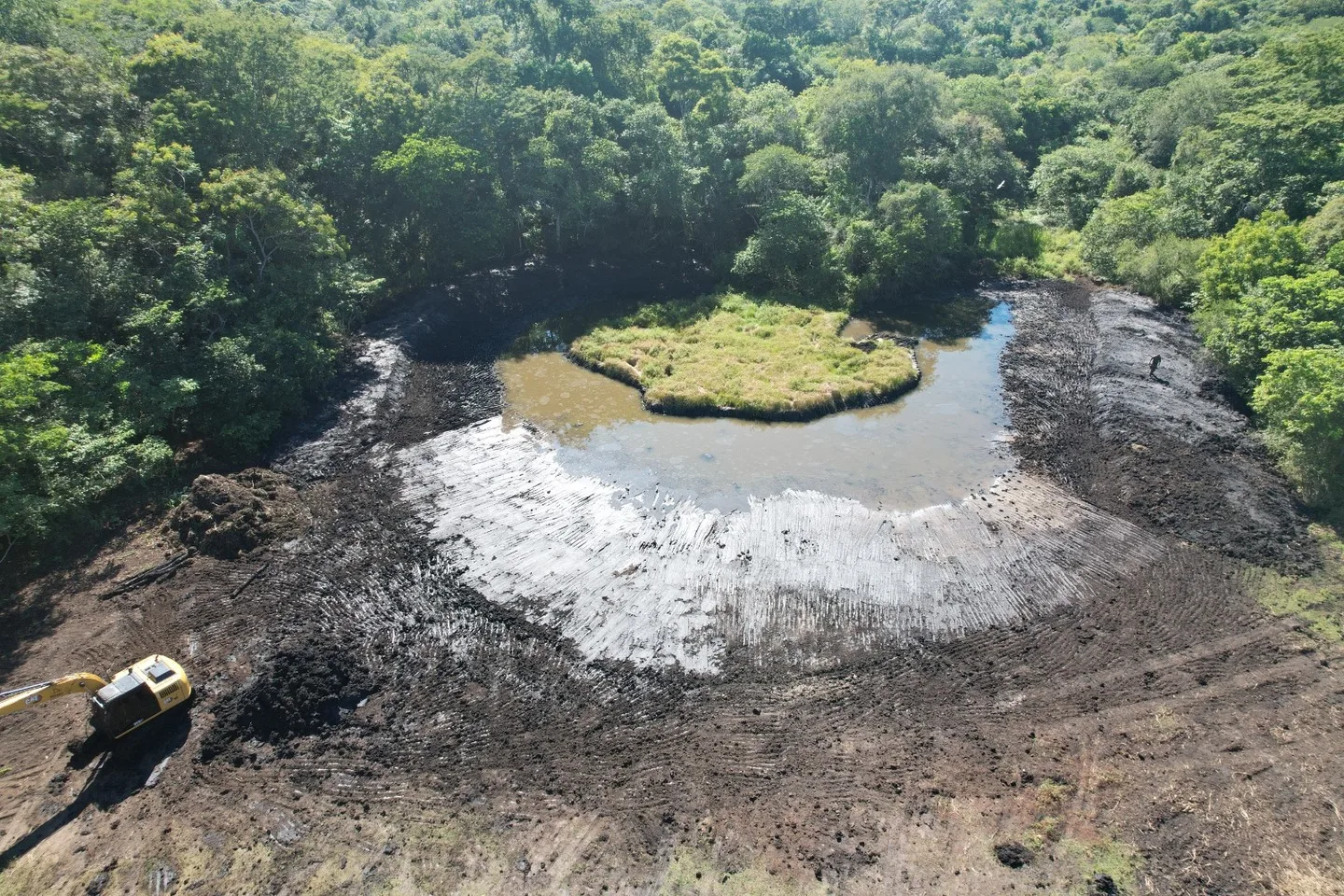 Propriedade às margens do Rio Formoso foi flagrada com construção irregular - Foto: Divulgação/PMA