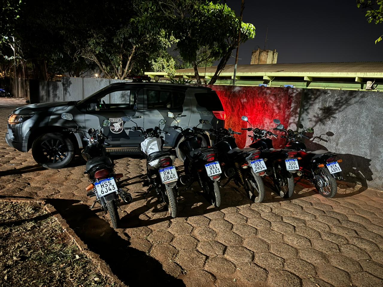 Cinco motos provenientes dos crimes da quadrilha foram recuperadas pela polícia - Foto: Divulgação/BPMCHOQUE-PMMS