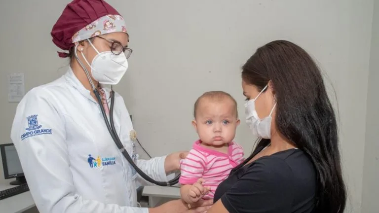 Pediatras atendem em três locais nos períodos da manhã e à tarde - Foto: Reprodução/PMCG