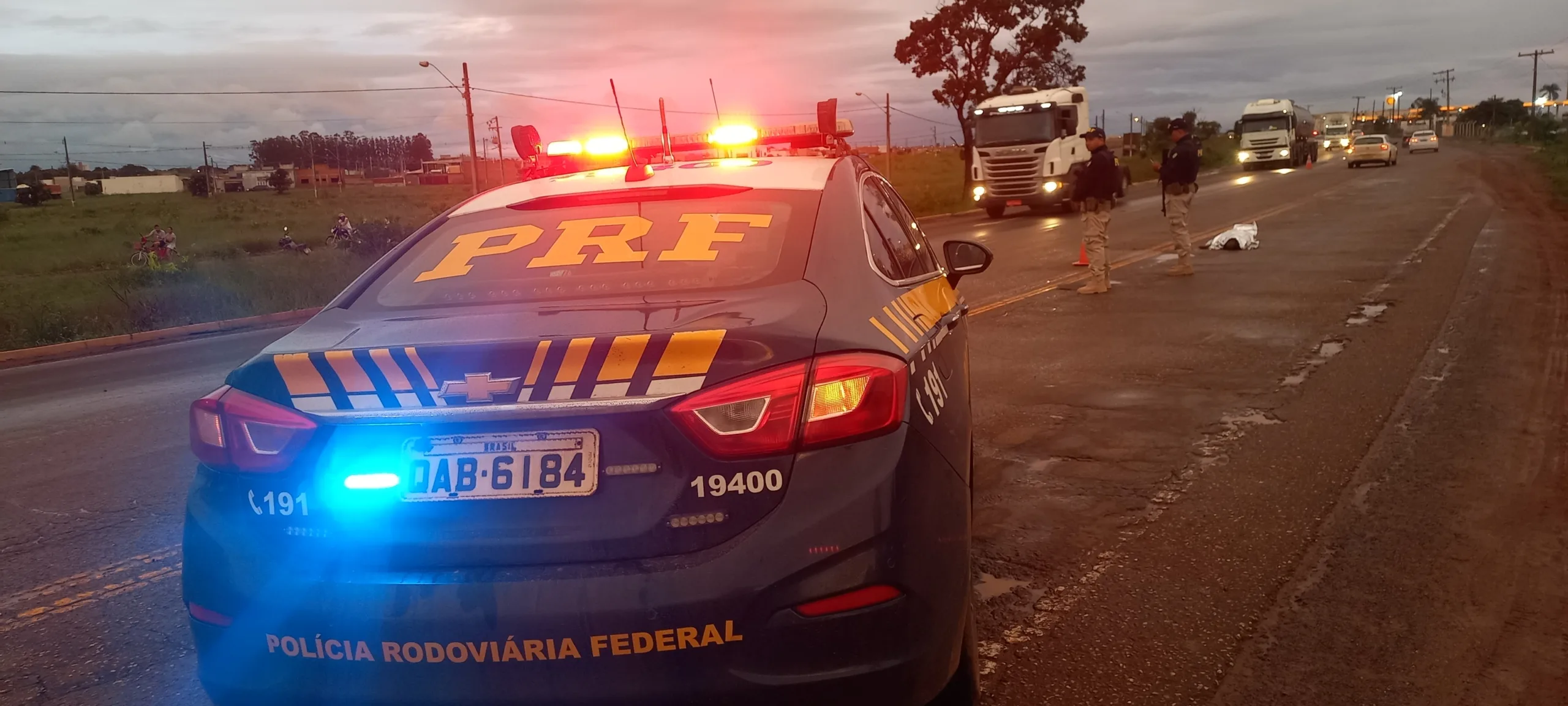 Vítima é um homem e polícia não descarta possível "desova" no local. - Foto: Alfredo Neto/JPNews