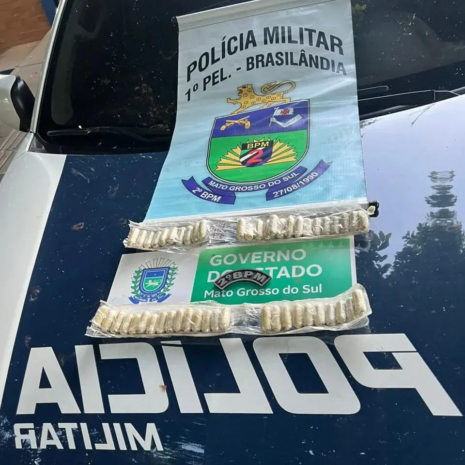 Prisão ocorreu após policiais perceberem contradições nas respostas do suspeito sobre origem da viagem. - Foto: Divulgação/Polícia Militar