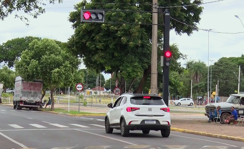 Escolha dos cruzamentos que receberão a sinalização foi baseada em estudos sobre o fluxo de veículos. - Foto: Reprodução/TVC