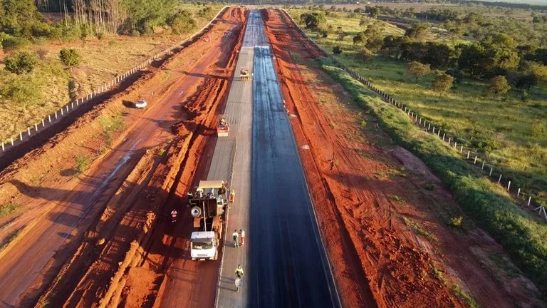 Na região Norte, trecho do contorno já começou a receber pavimentação em concreto. - Foto: Divulgação/assessoria