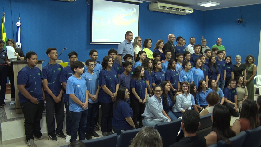 Termo de contratação foi assinado na câmara municipal, na segunda-feira (25). - Foto: Reprodução/TVC