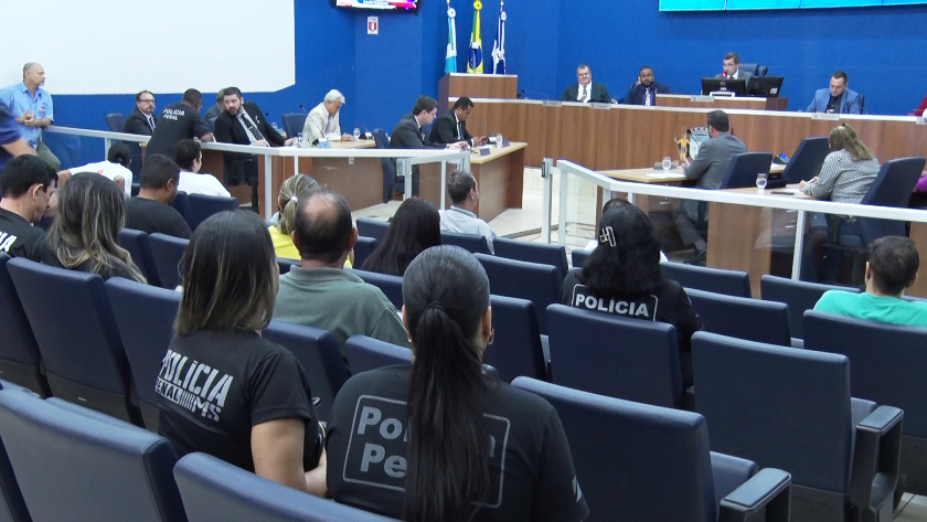 Durante a sessão de ontem, o presidente do Sinsap, André Luiz Garcia Santiago, fez uso da tribuna. - Foto: Reprodução/TVC