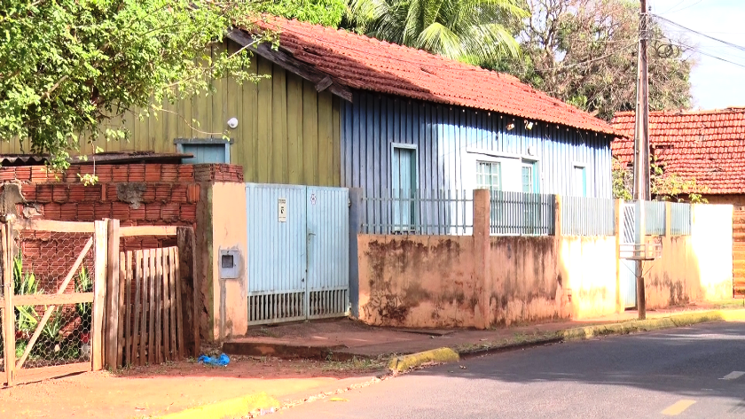 Casas seguem o mesmo padrão de construção e não podem ter a estrutura modificada. - Foto: Reprodução/TVC