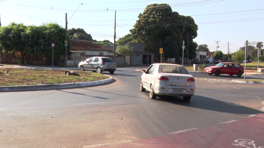 Ainda que bem sinalizada, a situação se agrava nos horários de intenso movimento. - Foto: Reprodução/TVC