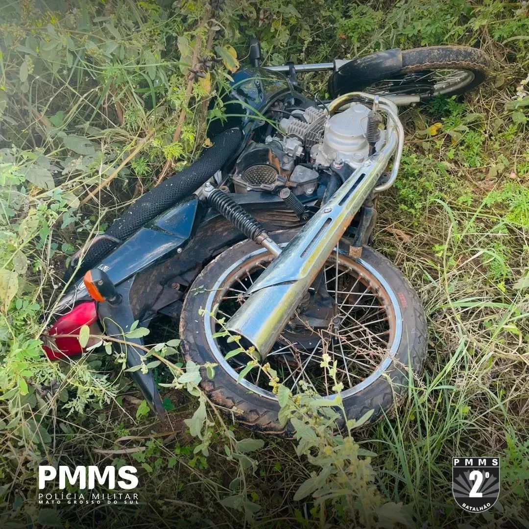 Moto foi encontrada através de uma denúncia anônima que informou o local aos militares. - Foto: Divulgação/Polícia Militar