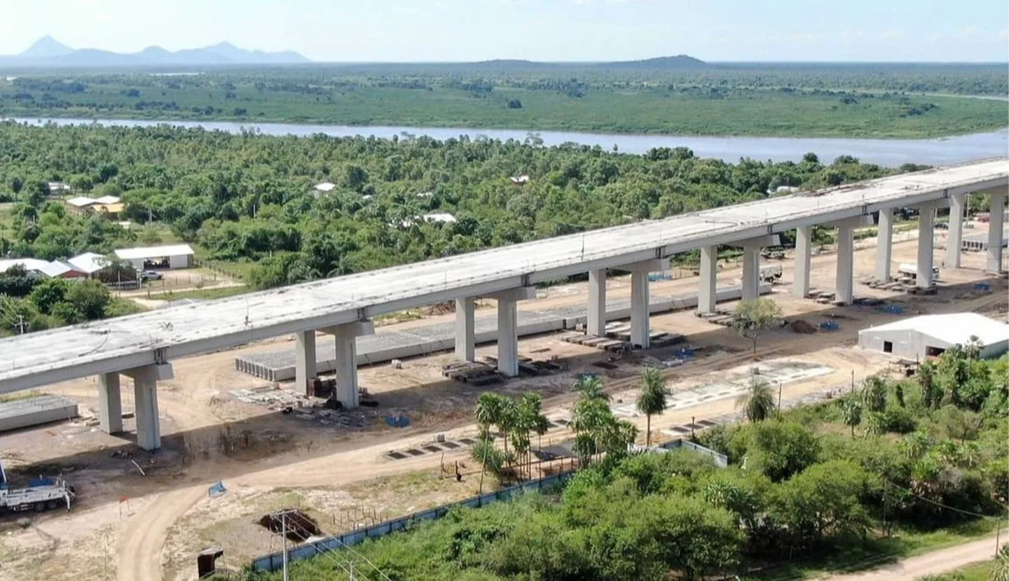 Construção da ponte sobre o Rio Paraguai, na região de Porto Murtinho - Foto: Reprodução/Toninho Ruiz