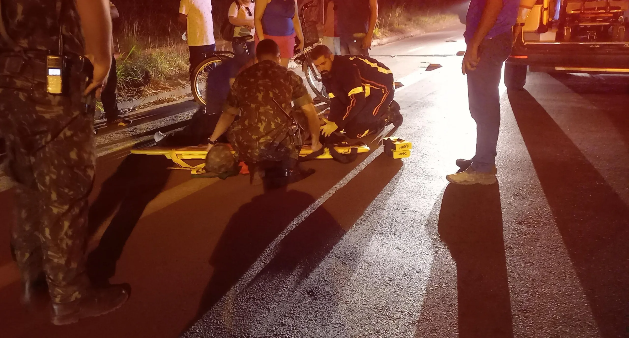 Vítima teve fratura em um dos tornozelos e foi socorrida pelo Samu - Foto: Alfredo Neto/JPNews