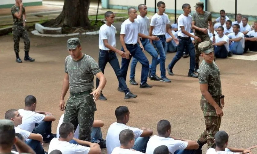 O não comparecimento acarretará multas previstas nos Artigos da Lei do Serviço Militar. - Foto: Divulgação/Assessoria