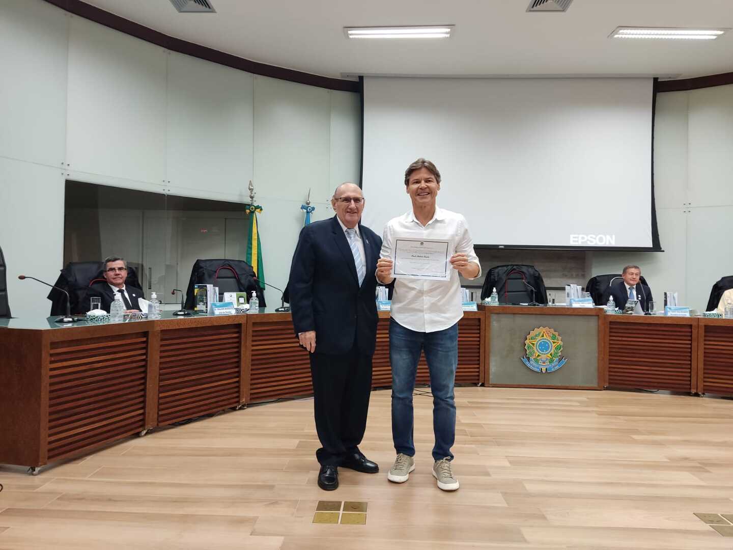 Diplomação ocorreu  na sexta-feira (1º) e foi conduzida pelo presidente do TRE-MS, Paschoal Carmello Leandro. - Foto: Divulgação/Assessoria política