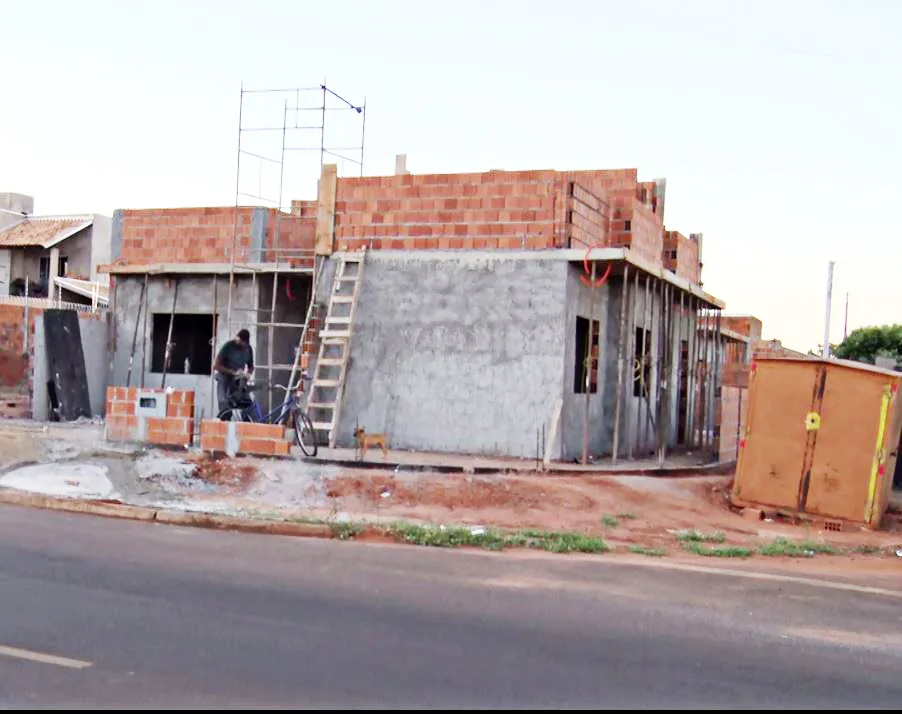 Casa sendo construída a todo vapor - Foto: Reprodução TVC