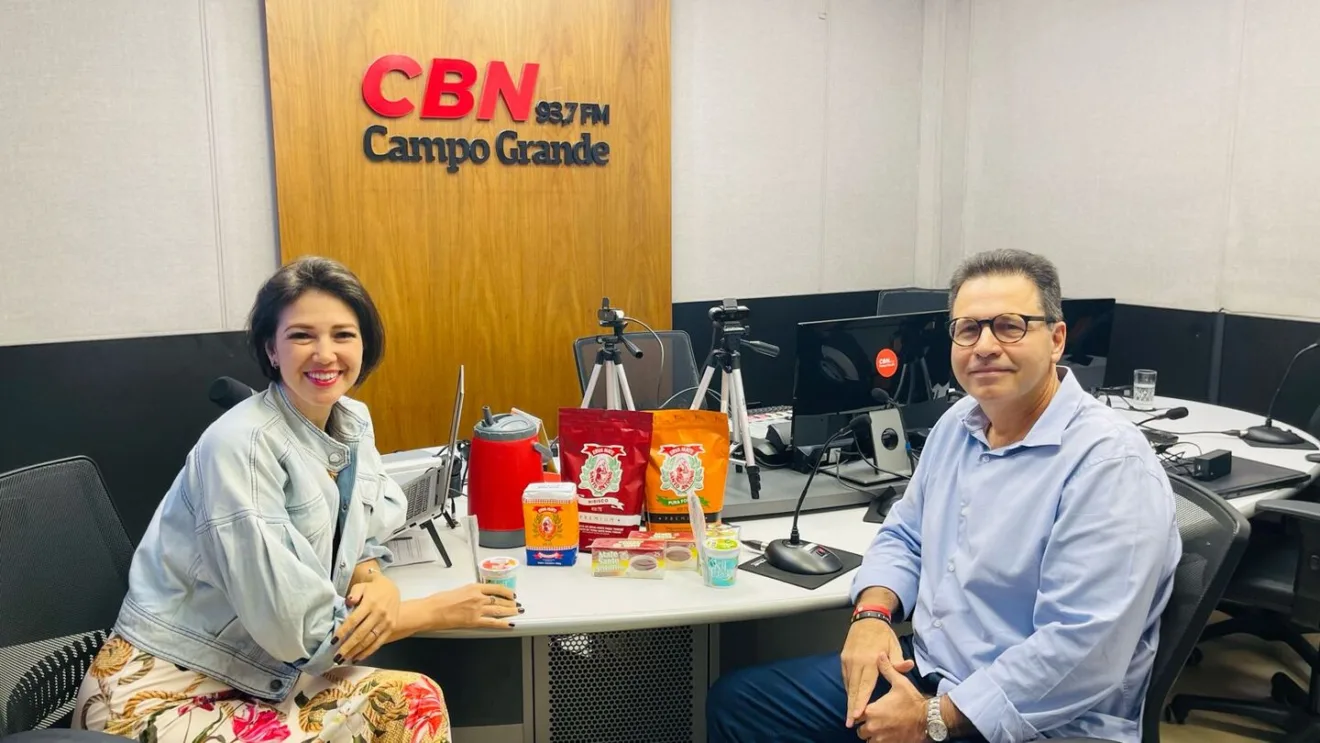 Juliana Gambim conversou com Paulo Benites sobre a diversidade de produtos da Erva Mate Santo Antônio. - Foto: Redação / CBN-CG