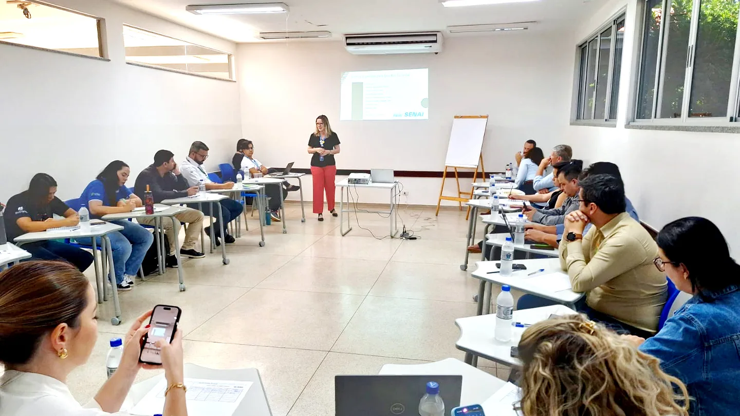 Representantes buscam alternativas durante reunião. - Foto: Divulgação/Assessoria