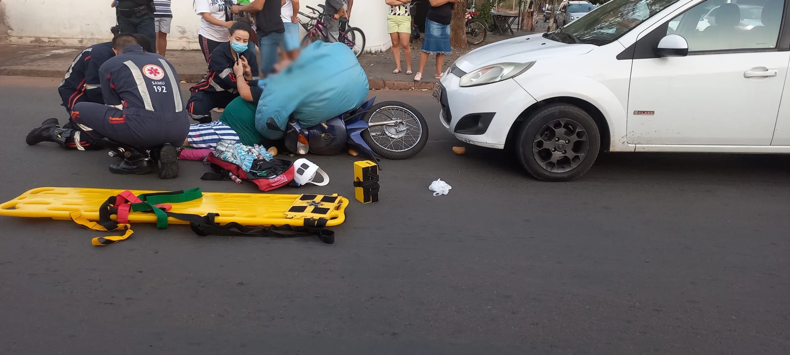 Motociclista cruzou a sinalização e invadiu a frente do carro. - Foto: Alfredo Neto/JPNews