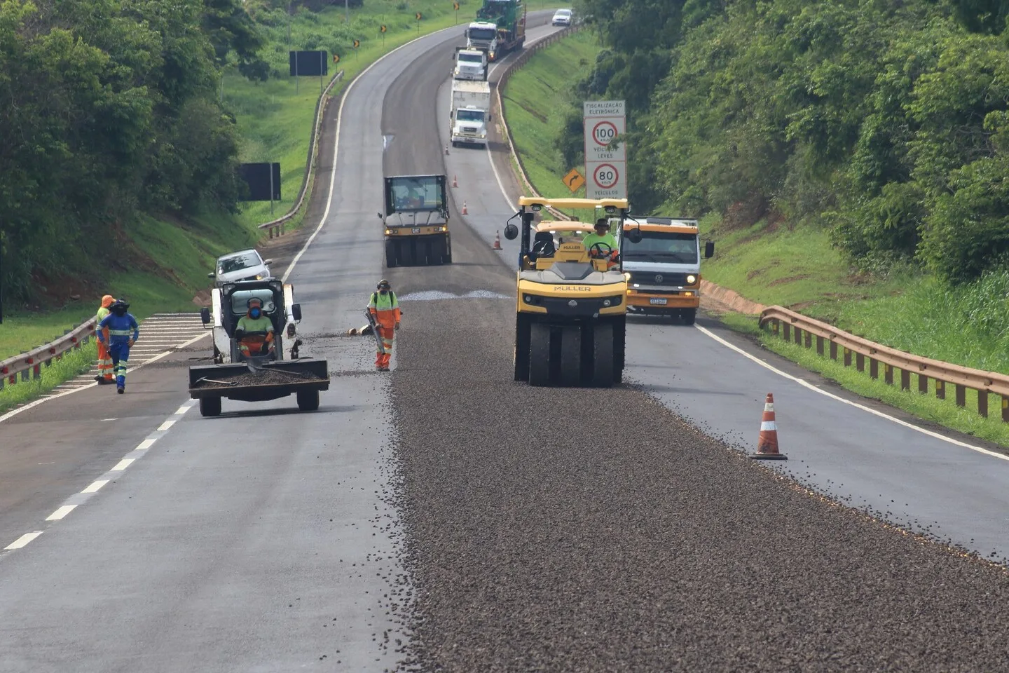 A rodovia passa obras de conservação, reparos no pavimento e outros serviços - Foto: Reprodução/