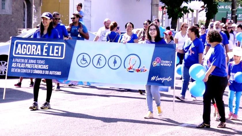 Associação promove  todos os anos caminhada para conscientizar sobre o Transtorno do Espectro Autista. - Foto: Arquivo/JPNews