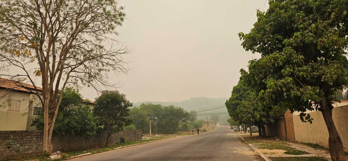 Fumaça é vista no horizonte de morraria - Foto: Rodolfo César/ Corumbá