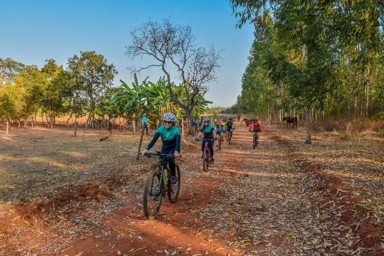 Além da trilha, os visitantes poderão explorar a horta e os produtos agrícolas locais ao longo do percurso. - Foto: Divulgação