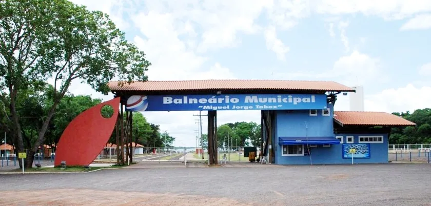 Obras de reforma do Balneário Municipal foram orçadas em R$ 1,9 milhão e prazo para conclusão é de seis meses. - Foto: Reprodução/TVC