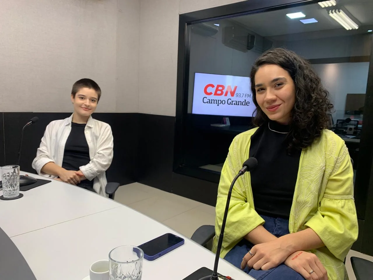 Da esquerda para a direita: Júlia Mansur e Maria Fernanda Figueiró - Foto: Karina Anunciato/ CBN-CG