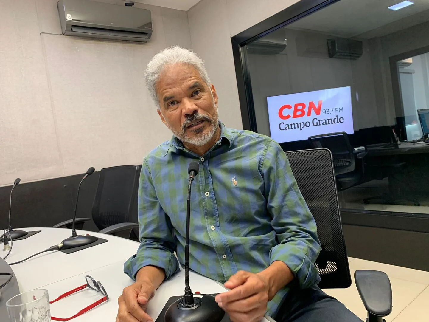 Adilson Trindade durante participação no Jornal CBN CG. - Felipe Arguelho/CBN-CG