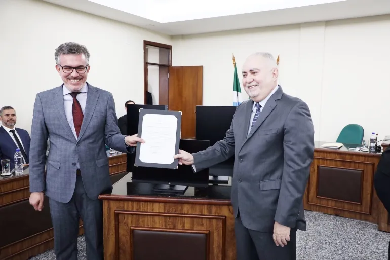 Presidente do TJMS, Sérgio Martins (à direita), esteve em Três Lagoas. - Foto: Divulgação