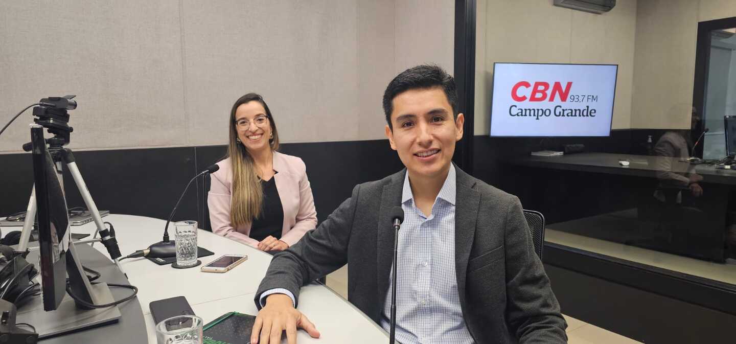 Rodrigo da Rocha, assessor de Investimento e Jennifer Carneiro, gerente de Captação do Sicredi - Foto: LSSCom/CBN-CG