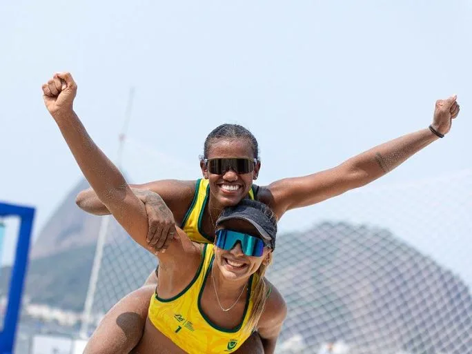 Dupla Aninha e Fernanda na disputa do Mundial Universitário de Vôlei de Praia, no Rio de Janeiro. - Foto: Arquivo/JPNews