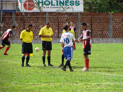 Apenas um trio de arbitragem apitará a cada dia de jogos -