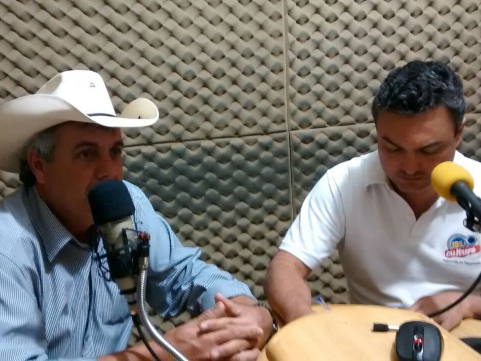 Ângelo Guerreiro sendo entrevistado pelo radialista Nestor Jr.  - Cultura FM 