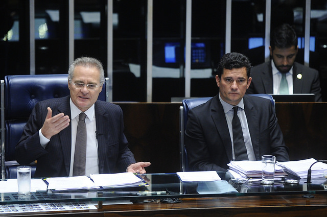 Renan Calheiros e o juiz federal Sérgio Moro, em sessão do Senado na semana passada - Marcos Oliveira/Agência Senado