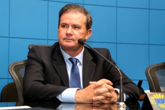 Deputado solicita asfalto na frente do Campus da UFMS de Paranaíba