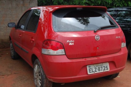 No interior do veículo, a polícia encontrou manchas de sangue -