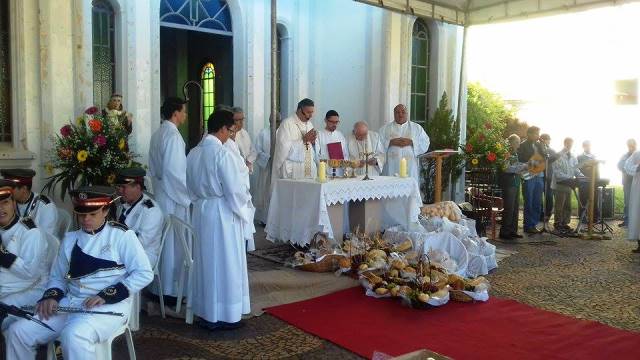 Fiéis participaram da tradicional Missa de Santo Antônio - Ana Cristina Santos/JP