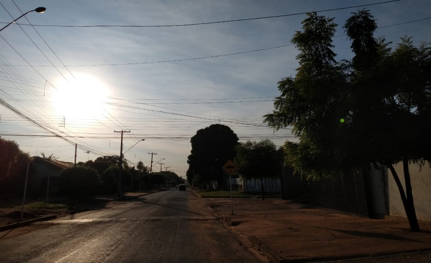 Manhã de sol com poucas nuvens em Três Lagoas - Danielle Leduc