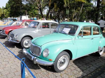 Colecionadores expõem carros antigos neste sábado e domingo